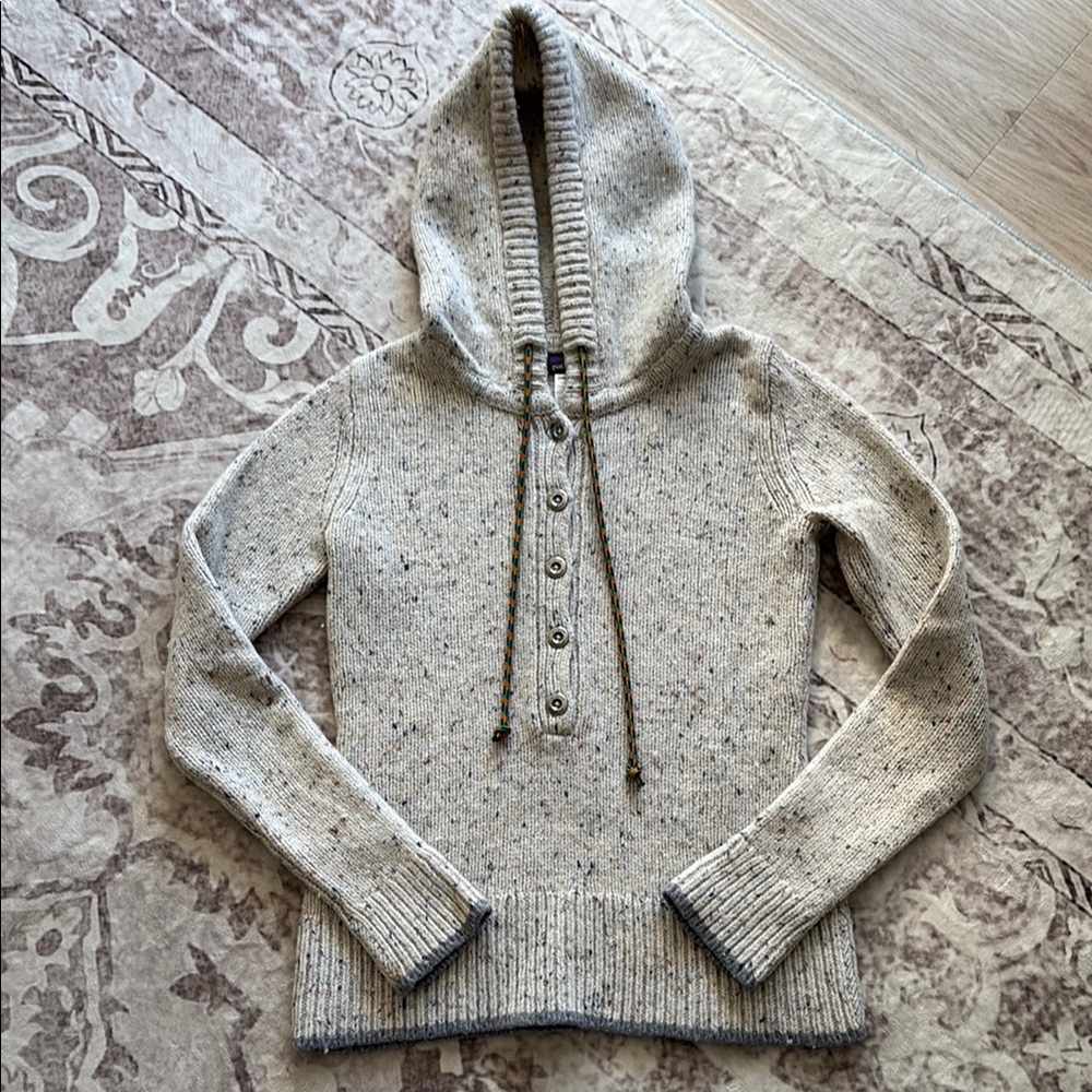 Patagonia Speckled Cream Hooded Sweater